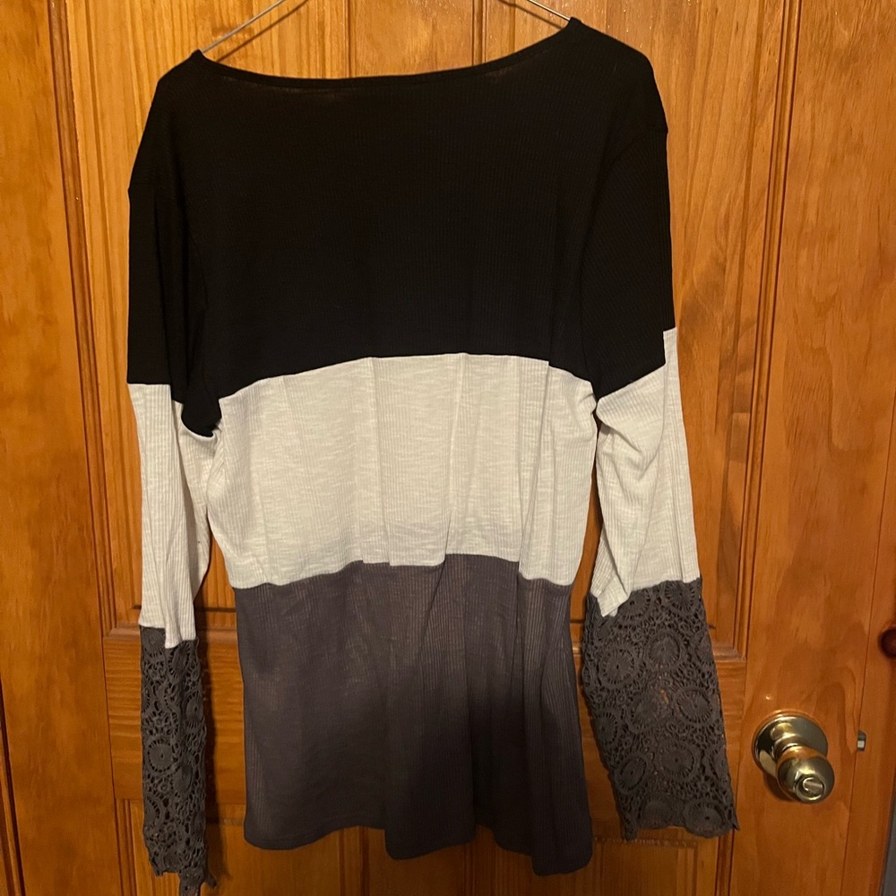 Lace sleeved long sleeve shirt